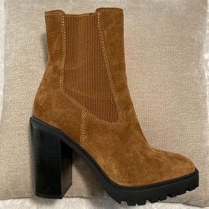 Great Fall/Winter bootie, 3” heel. Size 6.5 US Women Chelsea & Violet brand.